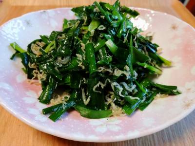 にらとカリカリじゃこ炒め