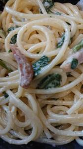 ベーコンと春菊のクリームパスタ
