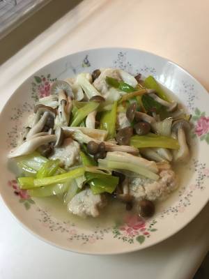 鶏だんごと焼きねぎのスープ煮