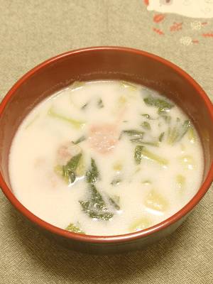 ベーコンとチンゲンサイのコクみそ汁