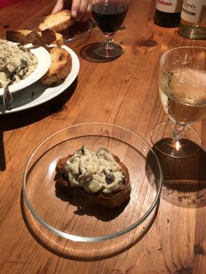 しめじのサワークリームカナッペ