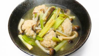 鶏だんごと焼きねぎのスープ煮
