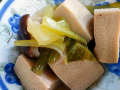 高野豆腐と青菜、きのこの煮物