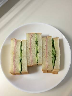 ハムときゅうりのサンド