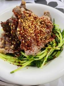 レタスの牛肉蒸し