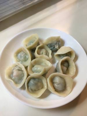 豚肉と白菜の水ギョーザ