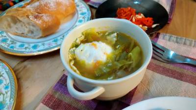 温たま入りキャベツとトマトのスープ