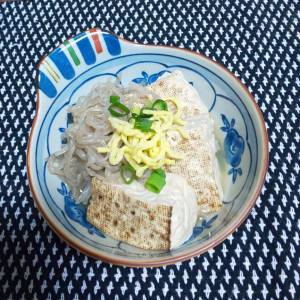 焼き豆腐と厚揚げの夫婦炊き