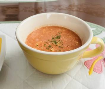 卵とチーズのトマトスープ