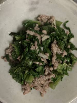 セロリの葉のひき肉炒め