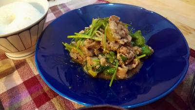 パクチーと豚肉のみそ炒め