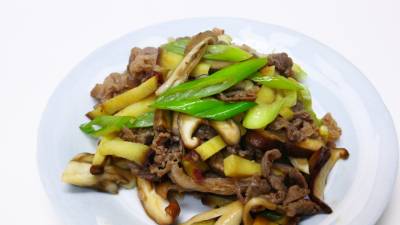 きのことさつまいものピリ辛すき焼き