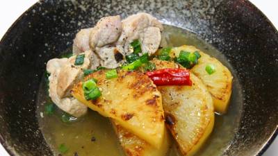 焼き大根と豚肉のスープ煮