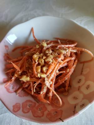 にんじんのくるみ酢あえ