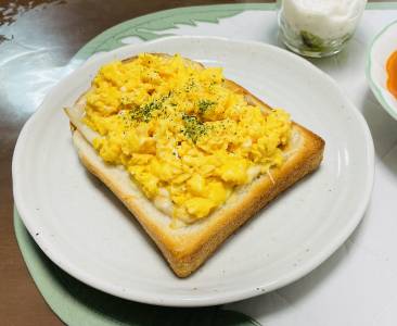 スクランブルエッグのクロックマダム