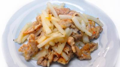 塩もみ大根と豚肉の黒こしょう炒め