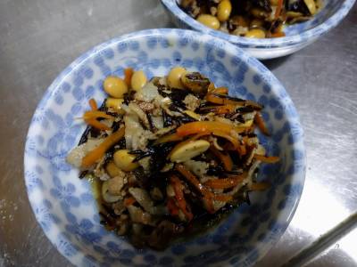 ひじきと豚バラ肉の煮物