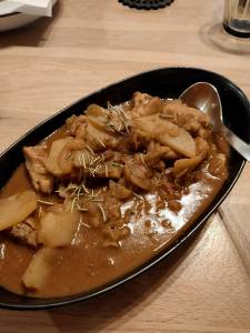 鶏肉のチョコレートソース