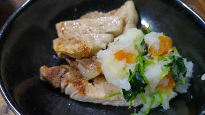 豚肉の柿おろし添え