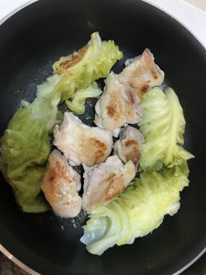 鶏とキャベツの塩蒸し焼き