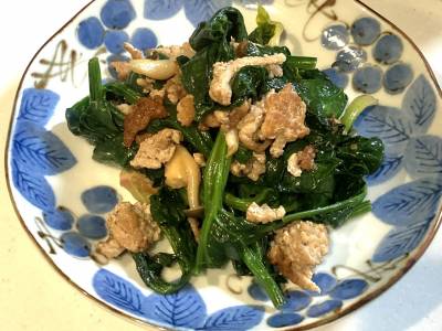 ほうれんそうと豚ひき肉の炒め物