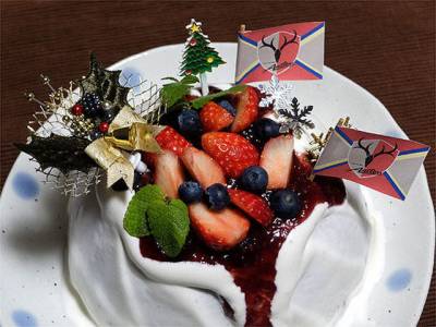 いちごのドームケーキ