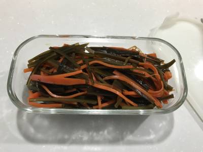 昆布とにんじんの煮物