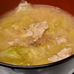 豚バラ肉と白菜のみそバタースープ