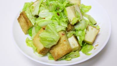 キャベツと厚揚げのピリ辛炒め