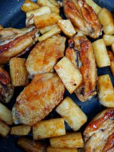 手羽先と長芋の黒酢焼き