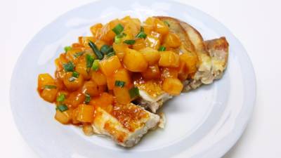 チキンソテー キューブ大根ソース