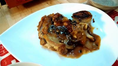 新たまねぎと骨付き鶏肉のさんしょう煮込み