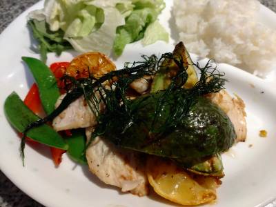 アボカドとチキンのレモンソテー