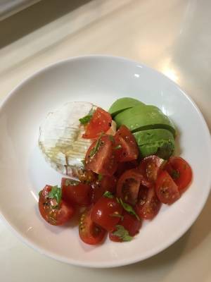 焼きカマンベールのサラダ