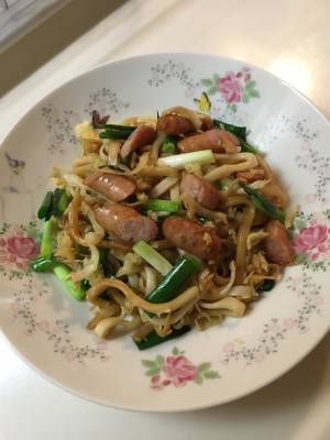 ソーセージと切り干し大根の焼きうどん