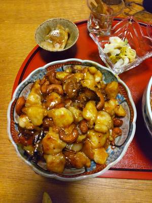 鶏肉とナッツの辛み炒め