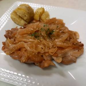 チキンソテーたまねぎソース