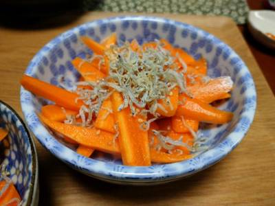 春にんじんの塩もみ