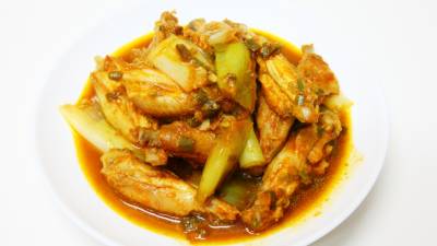 鶏手羽のピリ辛薬味煮