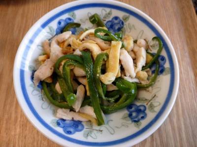 ピーマンと油揚げの細切り炒め