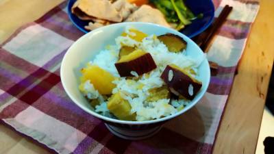 さつまいもとしらす干しの炊き込みご飯