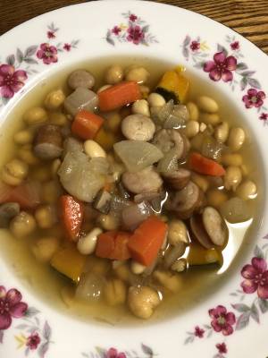 豆とソーセージのスープ