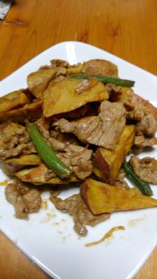 さつまいもと豚肉の甘辛炒め