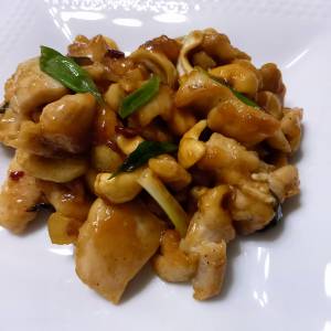 鶏とカシューナッツの炒め物
