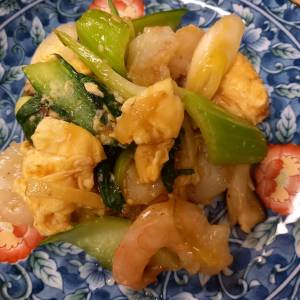 えびとチンゲンサイ、卵のピリ辛炒め