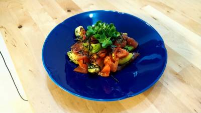 アボカド、トマト、まぐろのサラダ