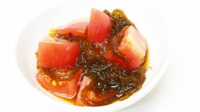 トマトのもずく酢あえ