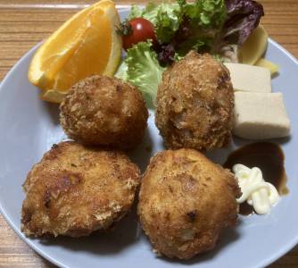 春キャベツたっぷりのメンチカツ