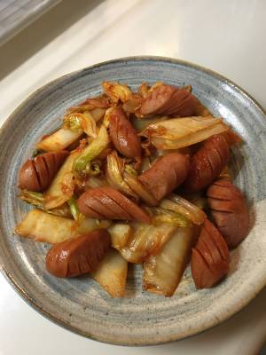 白菜とソーセージのケチャップ炒め