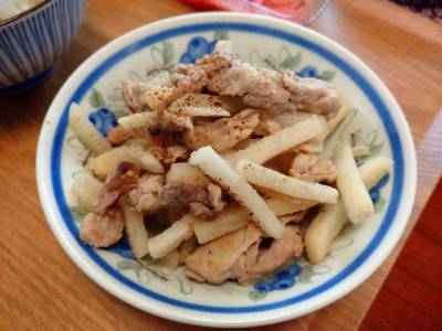 塩もみ大根と豚肉の黒こしょう炒め